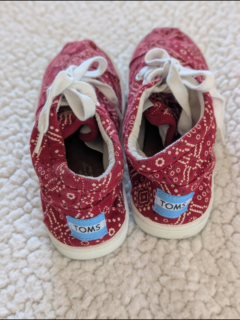 Great Condition: Toms Red Bandanna Style Youth 2.5